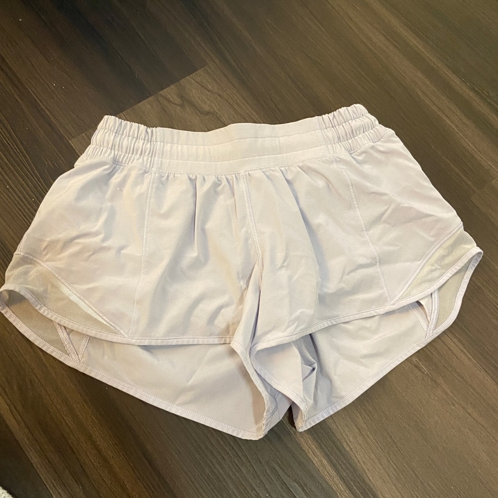 LIGHT PURPLE lululemon hotty hot shorts 2.5 inch